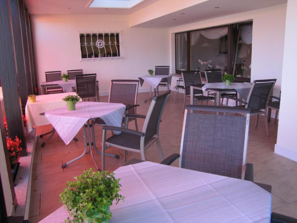 Hotel Haus Am Berg 3*